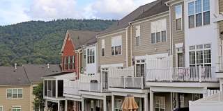 Avinity Townhome with Mountain Views – Spacious 4BR, Minutes to Schools & 5th St Station Gallery 1