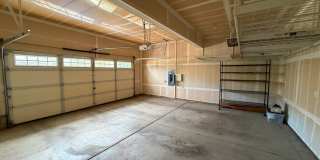 Spacious 4-Bed Home with Loft & Covered Patio in North Creek Gallery 13