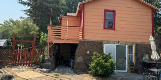 ECLECTIC ASHLAND RETREAT WTIH PARK LIKE YARD & UTILITIES Gallery 3