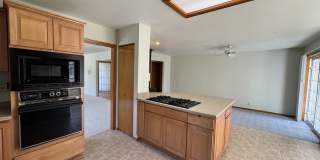 Well maintained 3 bed 2 bath rambler home in quiet Zenith neighborhood in Des Moines Well maintained 3 bed 2 bath rambler home in quiet Zenith neighborhood in Des Moines Gallery 15