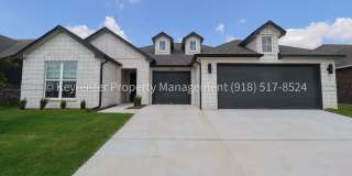 Stunning New Construction Simmons Home - 5 Bed 3 Bath Gallery 1