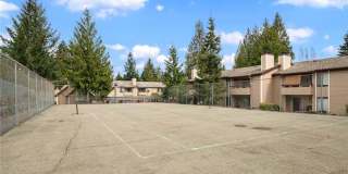 Beautiful 2 bed with private patio and outdoor space Gallery 21
