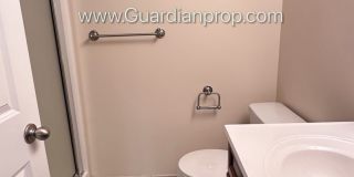 Spacious Eden Prairie Town Home, 2 Car Garage, Primary, 4 Baths, Fireplace Gallery 16