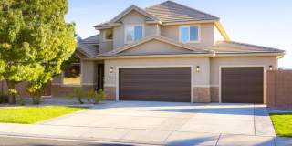 Darling home in desirable Little Valley with a PRIVATE POOL! Gallery 1