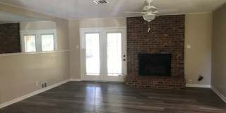 3 bed 2 Bath Brick Home off Park Avenue! Gallery 4