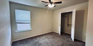 Open design in Northeast Crossing on large CORNER LOT! 3 bedrooms + study/2.5 baths/game room/2-car garage Gallery 30