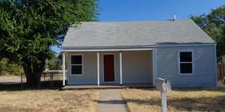 3/1 Located near downtown eating & shopping with LARGE FENCED YARD Gallery 1