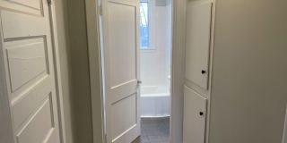 Adorable Hillcrest Bungalow with 3 bedrooms and 2 bathrooms. Gallery 8