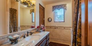 Gorgeous 5 Bedroom Home with sweeping views and pool Gallery 41