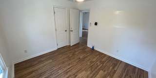 Room in 6 Bedroom Home at Oak Park Rd Gallery 52