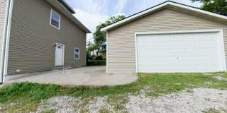 Updated 5 bedroom 2 bathroom home Gallery 22