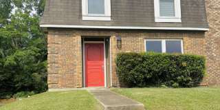 Townhouse 3/2.5 Fenced Gallery 1