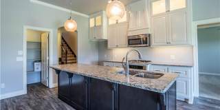 4 Bedroom Home with Upstairs Bonus room in Edmond Gallery 9