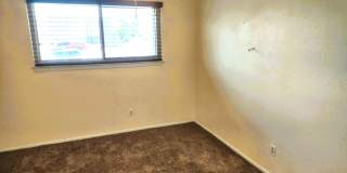 Great Two Story Eastside Townhome With Refrigerated Air Located In Quiet Well Established Neighborhood Gallery 18