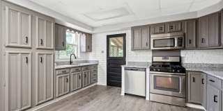 Stunning 3 bedroom home in Carrick available May 15! Gallery 1