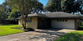 3 Bedroom, 1.5 Bathroom, Brick Home with large yard, and garage Gallery 1