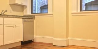 Charming 2 Bedroom-No Broker Fee Gallery 7