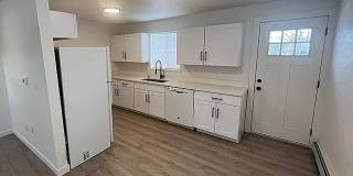 Beautiful 1 Bed Apartment with Reserved Parking Spots Gallery 1