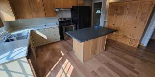 AVAILABLE September 1st- 4 Bed 3 Bath w/ Spacious Back Deck - SHORT TERM LEASE TILL END OF APRIL Gallery 6