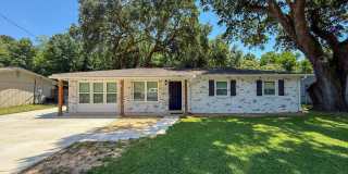 Charming 3 Bedroom 2 Bath Coastal Ranch for Rent in Cantonment! Gallery 1