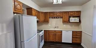 2bd/1bth Duplex in Kent with detached garage Gallery 9