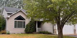 Beautiful 3 bedroom + Den, 2 Bathroom, 3 car garage single family home. MUST SEE! Gallery 1