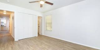 Modern 4-Bedroom House Near Leon Valley Gallery 17