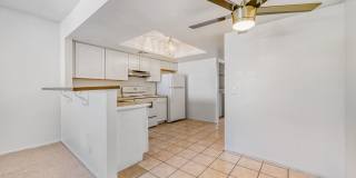 Cozy 2 Bedroom Upstairs Unit With Lots of Natural Light! Gallery 6