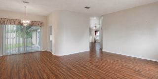 Spacious 4-Bedroom Home in Desirable Riverview Location with Excellent Schools Gallery 5