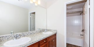Sendero Gateway Apartment Homes Gallery 86
