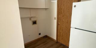 Close to COCC!  Townhouse, 2.5 Bath, W/D Hookups, Gas Fireplace, Water/Sewer Paid, Garage Gallery 6