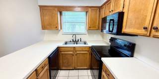 Move-In Ready 2BR Duplex | Private Yard | Great Location | Pets Welcome Gallery 7