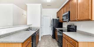3 Bedroom Downsatirs Condo Near LSU Gallery 3