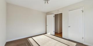 2p008 - Lake View East Gallery 14