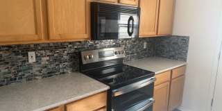 Spacious 3BR Townhome in Longmont Gallery 1