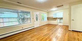 Quiet and Cozy Two Bed in SW Portland 5 plex_~ Open Floor Plan~ Washer/Dryer Hook Ups~ Great Shared Outdoor Space~ Off Street Parking! Gallery 1