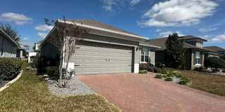 Welcome to this inviting 3/2 single family home located in Compass Landing Gallery 1