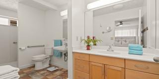 Spacious with split a/c units, solar, comfortable Island Home in Beautiful Kahala! Gallery 18