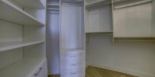 440 N Mcclurg Court Gallery 18