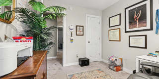 511 Carolina Avenue Gallery 21