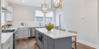 Beautiful Charlotte Park Townhome With Two Car Garage Gallery 25