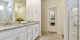 2930 N RAVEN -- Gallery 13