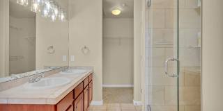 Immaculate 3 Bedroom Townhome Near Downtown COS Gallery 21