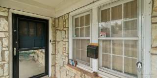 Charming & Cozy Living Gallery 4