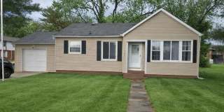 Charming 2 Bed Home with Dining Room & Attached Garage Gallery 1