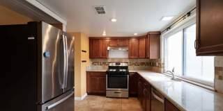 Pet friendly 2 bedroom townhouse Pet friendly 2 bedroom townhouse Gallery 1