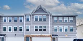 Beautiful End Unit 3 Bedroom Townhouse - Franklin Regional School District - Available May 15th! Gallery 1