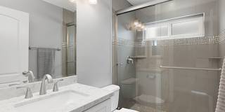 910 N Pacific St Gallery 22