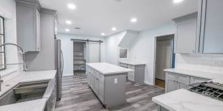 Spacious 4/3 bathroom Home Gallery 4