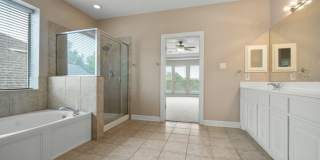 Spacious 2 Story 5 Bedroom , 4 full bathrooms located in Stone Oak! Spacious 2 Story 5 Bedroom , 4 full bathrooms located in Stone Oak! Gallery 17
